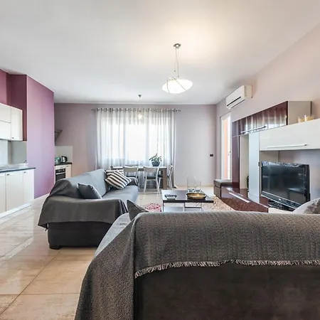 Main Square Apartment
