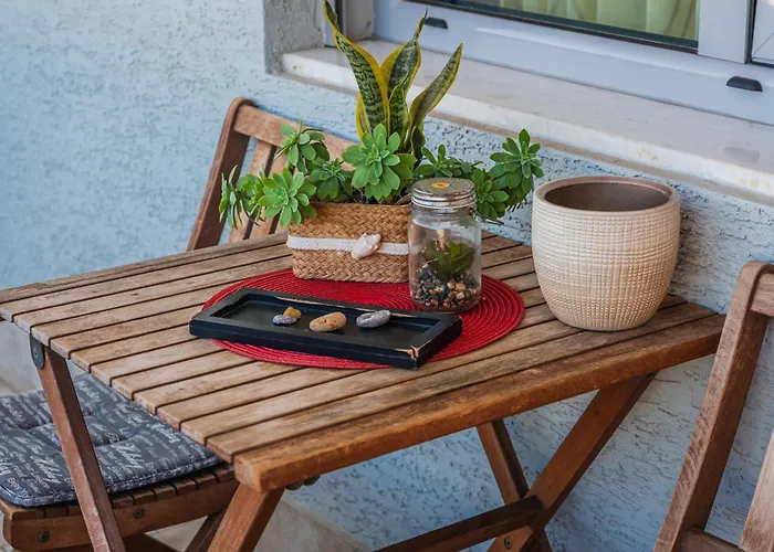 Main Square Apartment *